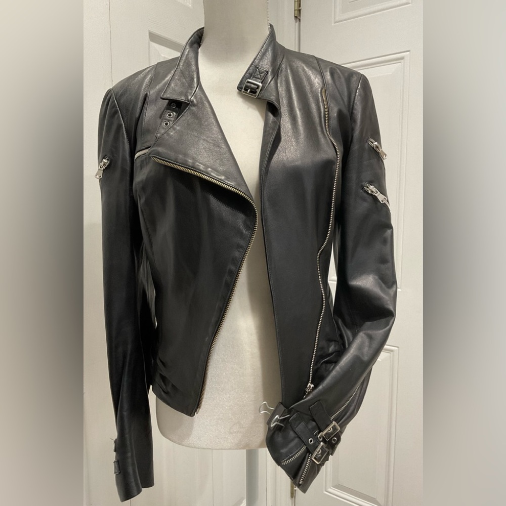 🍏Women’s Black Soft Genuine Italian Leather Cropped Fitted Jacket, Size 8